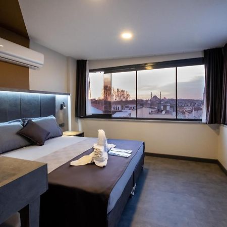 The Queen Hotel Istanbul Exterior photo