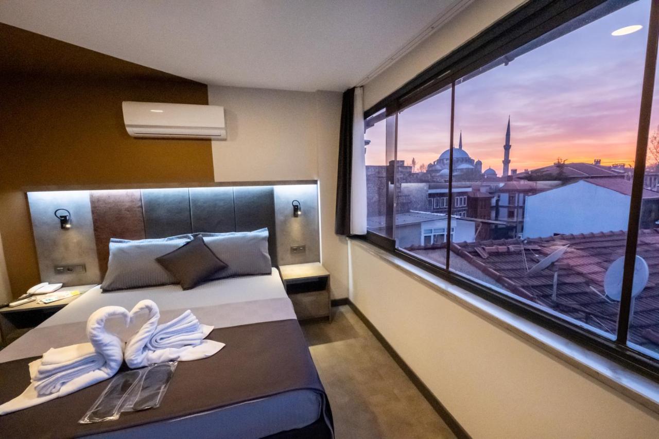 The Queen Hotel Istanbul Exterior photo