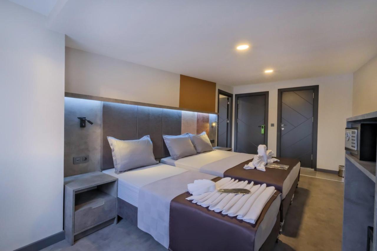 The Queen Hotel Istanbul Exterior photo