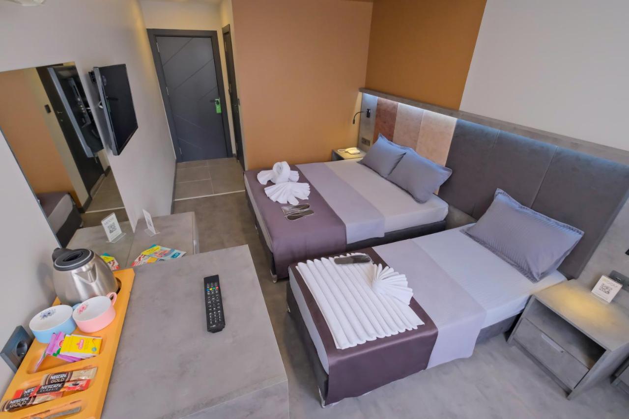 The Queen Hotel Istanbul Exterior photo
