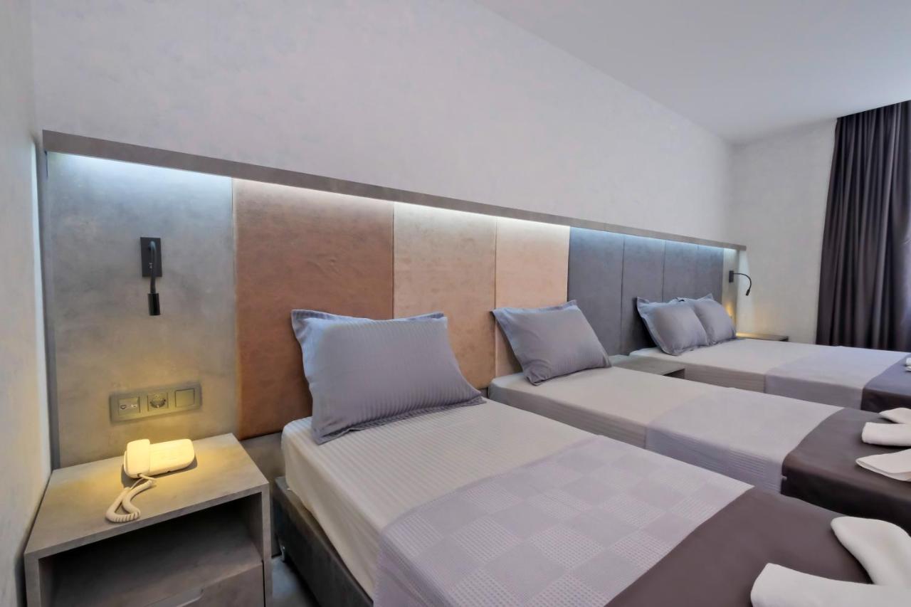 The Queen Hotel Istanbul Exterior photo